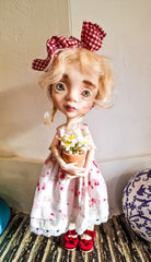 Antoinette, sensitive gardener